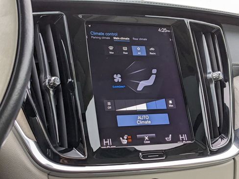 Used 2020 Volvo S60 T5 Inscription image 17