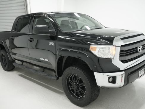 Used 2015 Toyota Tundra SR5 w/ SR5 Upgrade Package AWD/4WD image 3