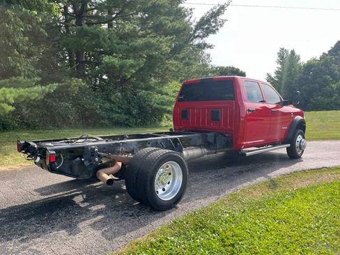 Used 2022 RAM 5500 Tradesman w/ Chrome Appearance Group AWD/4WD image 3