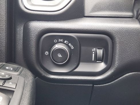 Used 2024 RAM 3500 Tradesman w/ Chrome Appearance Group image 23