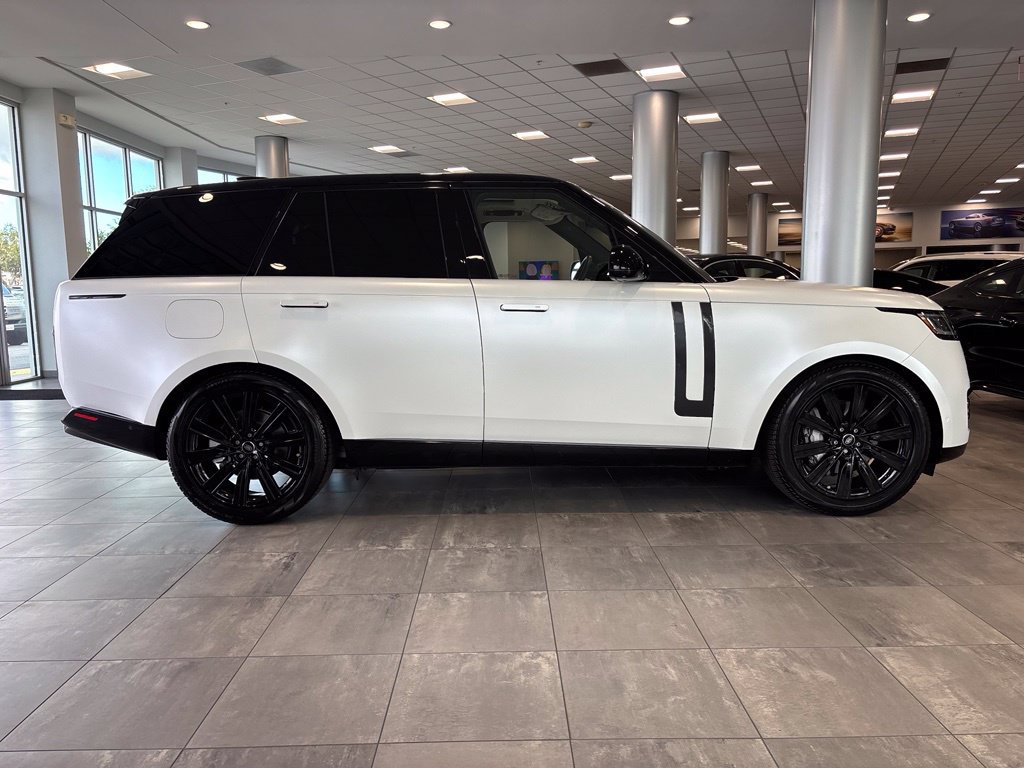 Used 2023 Land Rover Range Rover SE AWD/4WD image 3
