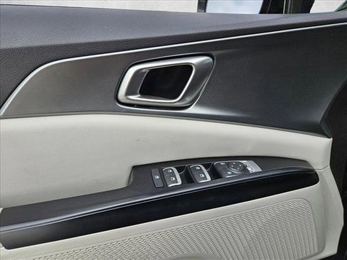 Used 2024 Kia Carnival LX image 9