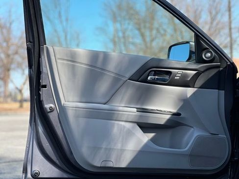 Used 2015 Honda Accord EX-L image 10