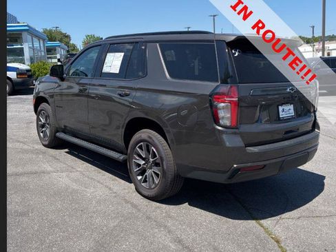 Used 2021 Chevrolet Tahoe Z71 w/ Luxury Package AWD/4WD image 3