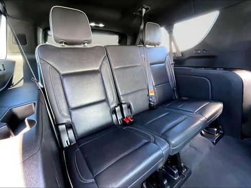 Used 2023 Chevrolet Suburban Premier image 26