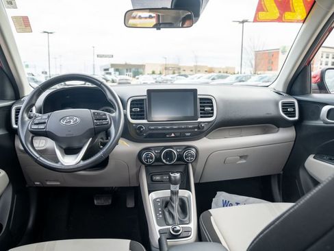 Certified 2022 Hyundai Venue SEL image 16