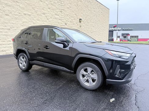 Used 2025 Toyota RAV4 XLE FWD image 7