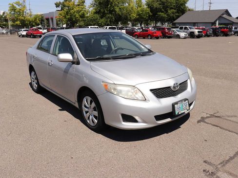 Used 2010 Toyota Corolla LE FWD image 3
