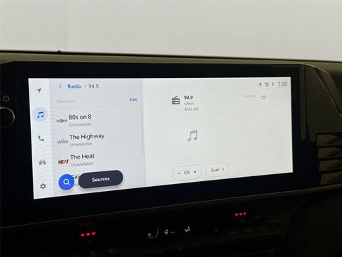 Used 2025 Toyota Camry XLE image 24