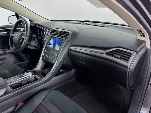 Used 2020 Ford Fusion SE FWD image 27