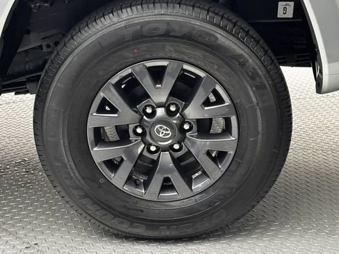 Used 2023 Toyota Tacoma SR5 AWD/4WD image 8