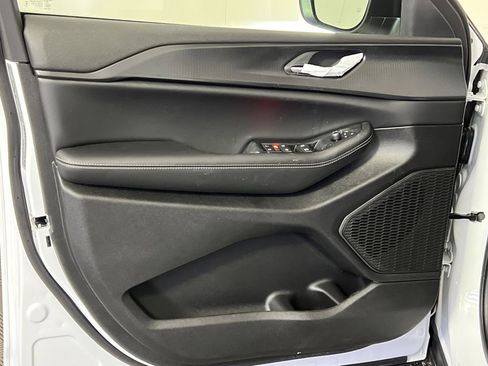 New 2025 Jeep Grand Cherokee Laredo w/ Luxury Tech Group I image 10