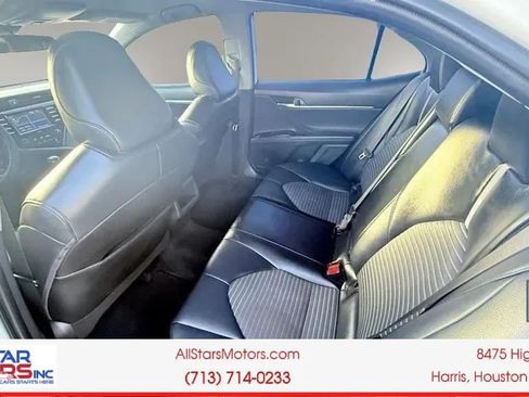 Used 2020 Toyota Camry SE w/ Carpet Mat Package FWD image 17