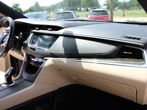 Used 2019 Cadillac XT5 FWD image 46