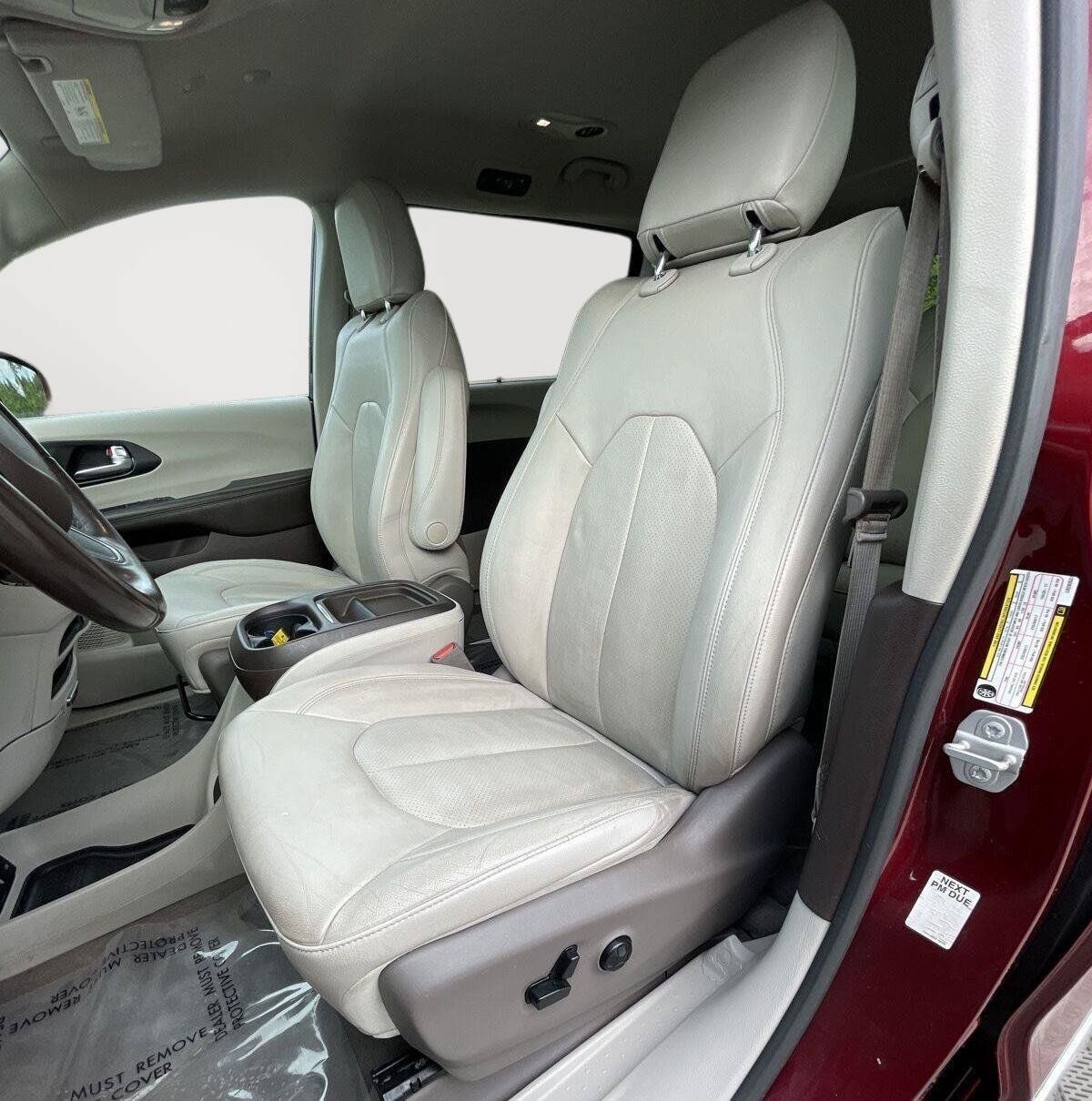 Used 2020 Chrysler Pacifica Touring-L FWD image 3