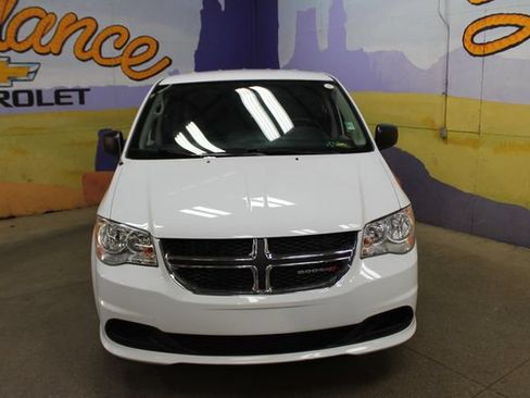 Used 2019 Dodge Grand Caravan SE w/ Rear Park Assist Package FWD image 3
