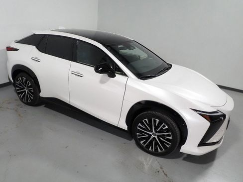 Used 2023 Lexus RZ 450e Luxury w/ Accessory Package (Z1) image 12