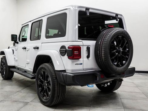 Used 2023 Jeep Wrangler Unlimited Sahara w/ Cold Weather Group image 11