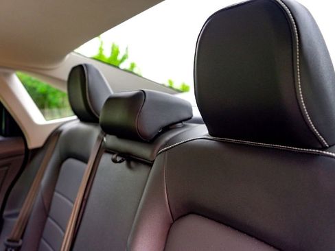 Used 2024 Volkswagen Jetta SE w/ Panoramic Sunroof Package FWD image 28