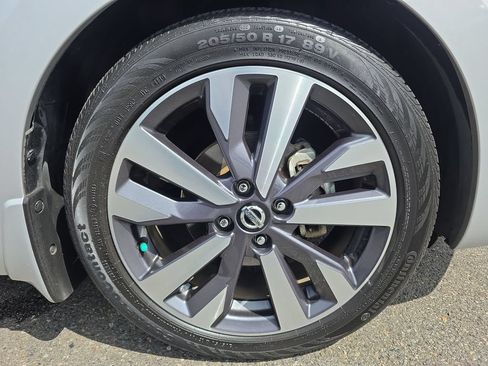 Used 2020 Nissan Versa SR w/ Trunk Package FWD image 14