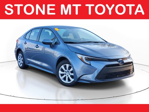 Certified 2025 Toyota Corolla LE image 1