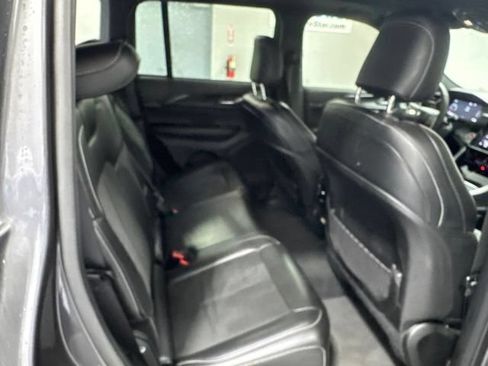 Used 2024 Jeep Grand Cherokee Altitude RWD image 23