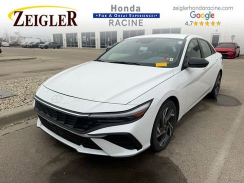 Used 2025 Hyundai Elantra SEL image 3