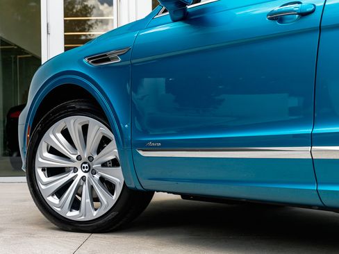 New 2025 Bentley Bentayga Extended Wheelbase image 17