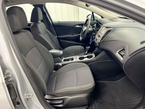 Used 2017 Chevrolet Cruze LS FWD image 24