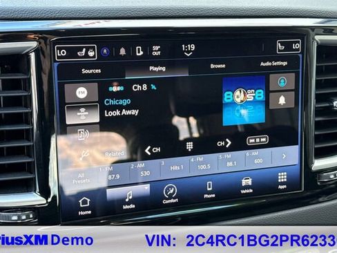 Used 2023 Chrysler Pacifica Touring-L image 29