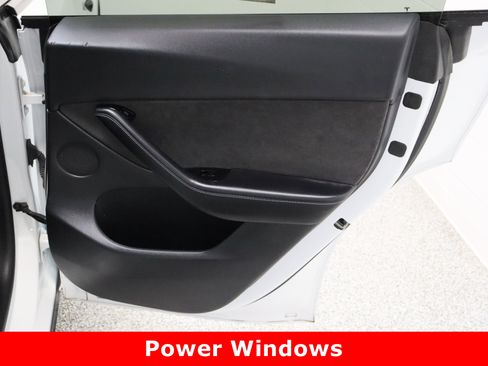 Used 2021 Tesla Model Y Performance image 32