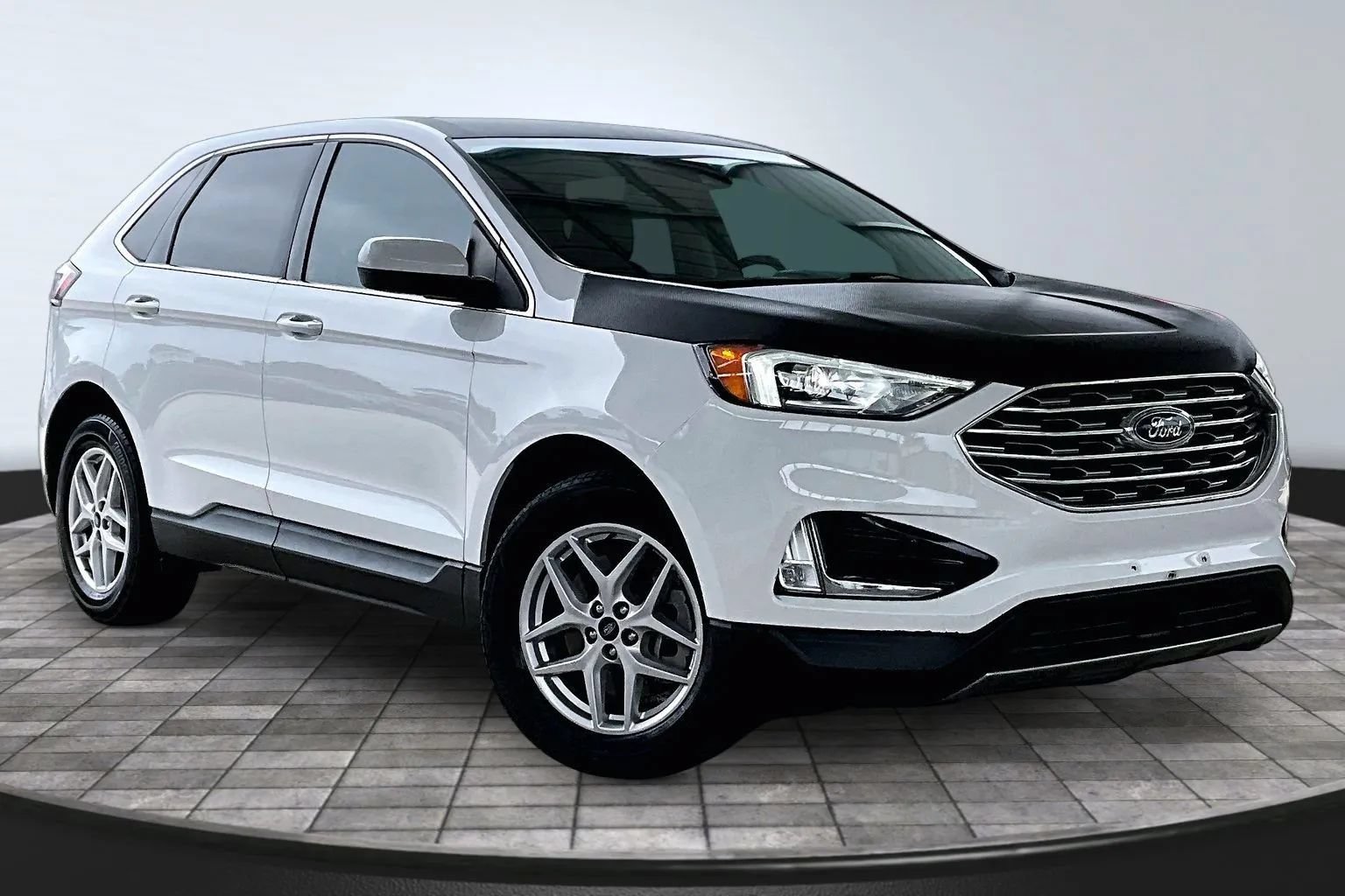 Used 2021 Ford Edge SEL FWD image 3