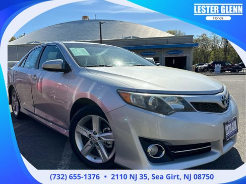 Used 2014 Toyota Camry SE image 1