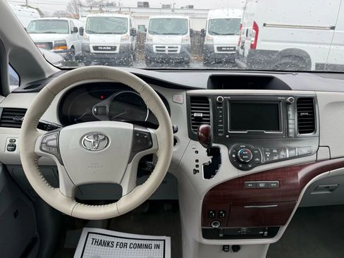 Used 2012 Toyota Sienna XLE w/ Premium Pkg image 69