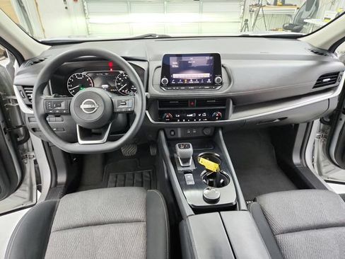 Used 2024 Nissan Rogue SV AWD/4WD image 24