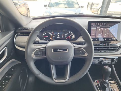 Used 2024 Jeep Compass Latitude AWD/4WD image 19