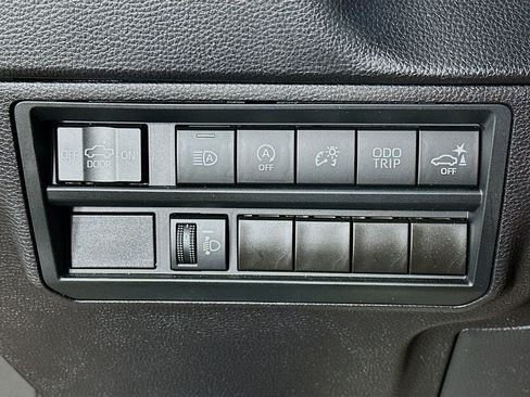 Used 2023 Toyota Tundra SR5 w/ SR5 Convenience Package AWD/4WD image 17