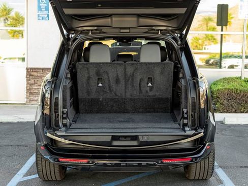 Used 2024 Land Rover Range Rover Long Wheelbase SE image 23