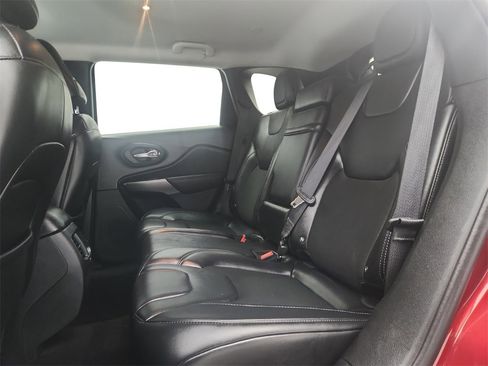 Used 2019 Jeep Cherokee Latitude Plus image 18