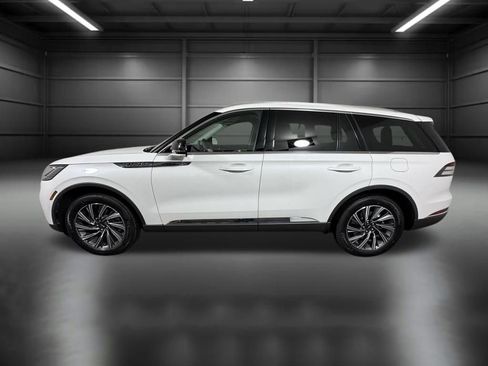 New 2026 Lincoln Aviator AWD image 3