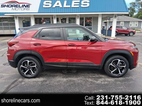 Used 2021 Chevrolet TrailBlazer RS w/ Sun and Liftgate Package AWD/4WD image 1
