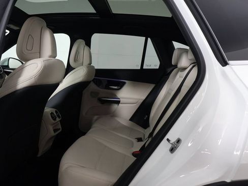 Used 2026 Mercedes-Benz GLC 300 image 6