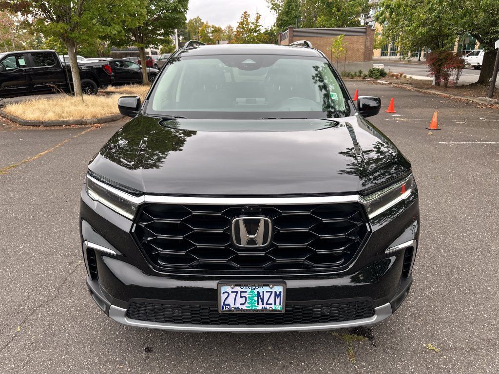 Used 2025 Honda Pilot Elite image 9