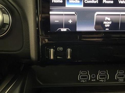 New 2026 RAM 1500 Laramie AWD/4WD image 30