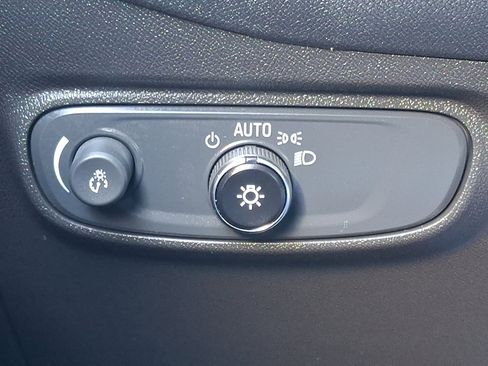 Used 2023 Chevrolet Equinox LT image 25