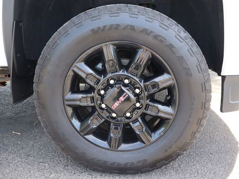 Used 2016 GMC Sierra 2500 Denali w/ Driver Alert Package AWD/4WD image 44