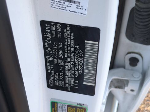 Used 2025 Hyundai Elantra SEL FWD image 34