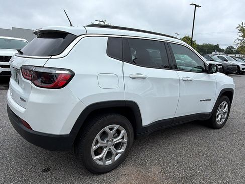 Used 2024 Jeep Compass Latitude AWD/4WD image 8