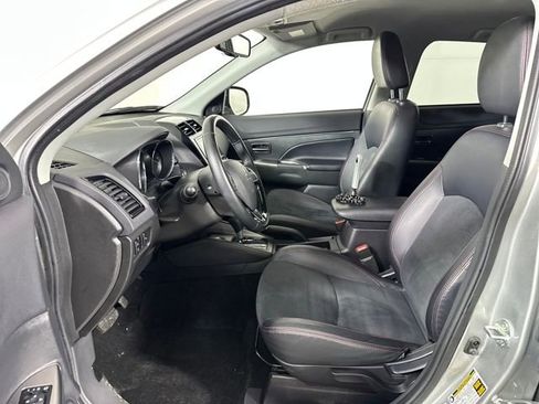 Used 2024 Mitsubishi Outlander Sport SE image 11