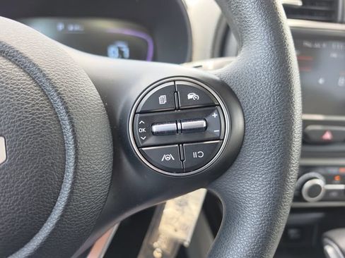 Certified 2025 Kia Soul LX w/ LX Technology Package FWD image 19